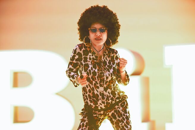 比莉推出招牌金曲〈什么都不必说〉2.0全新升级版。（环球音乐提供）