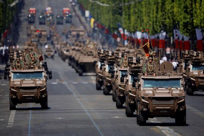 法国巴黎举行传统的巴士底日（国庆日）阅兵活动。（图／路透社）