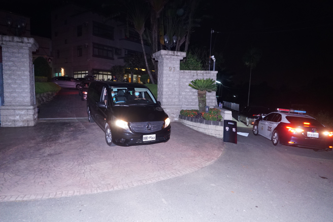 南投4死槍殺！涉案離職員工曾打傷女課長嗆「殺死妳」，凌晨警方在霧峰圍捕遭脫逃。(吳建輝攝)