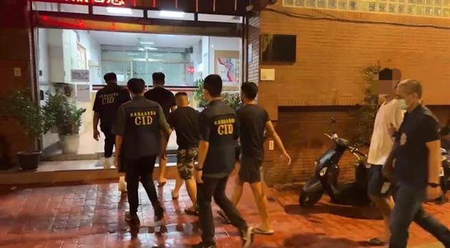 警方获报后火速于3小时内逮获李嫌等9人。（警方提供／谢佳潾屏东传真）