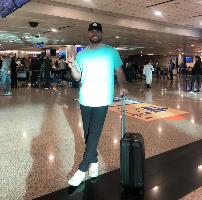 富邦悍將新洋投安得勝（Tanner Anderson）14日抵台。（富邦悍將提供）