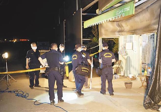 草屯镇发生枪击命案，警方封锁现场搜证。（吴建辉摄）