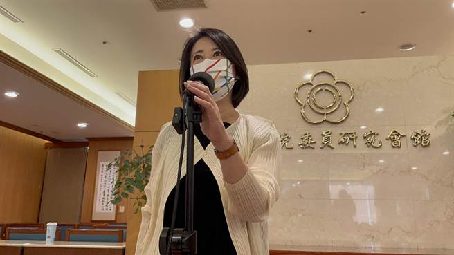 陳時中競選團隊總幹事、立委吳思瑤今（15日）反批藍營，每天都用同樣的話題攻擊，「就是無步矣！」（葉書宏攝）