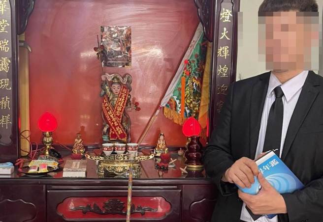 张男自称是台大法学硕士，白天西装笔挺当律师。（民眾提供）