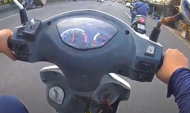 一名骑士酒测超标惊呼三小时前只喝1杯阿比，警当场神回：那你肝不好。(戴志扬翻摄)