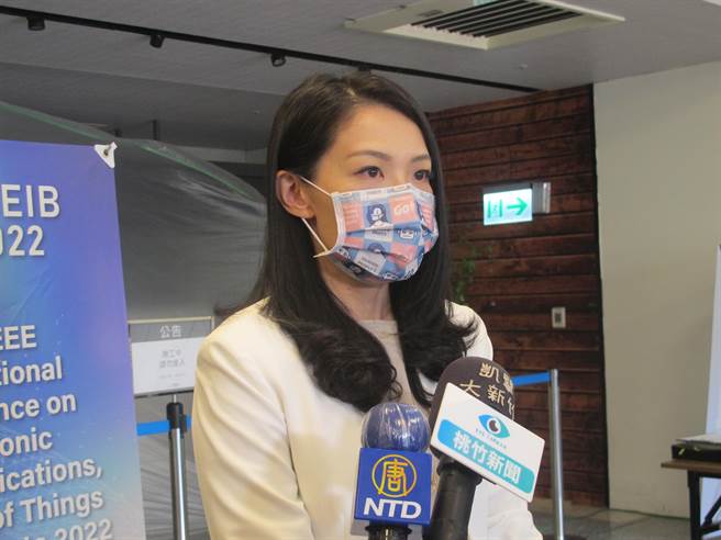 针对林智坚论文争议，高虹安说，对写过论文的选民可能有「相对剥夺感」，也对沈慧虹力挺感到匪夷所思。（王惠慧摄）