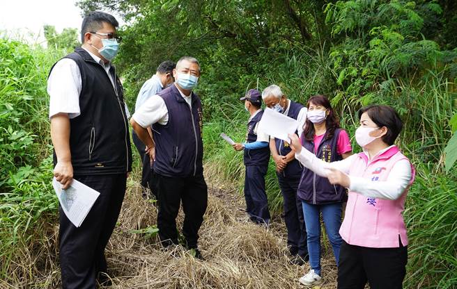 立委杨琼璎15日邀集各单位前往现场协调，获得各单位同意认养，经费部分将争取中央单位补助。（立委杨琼璎服务处提供）