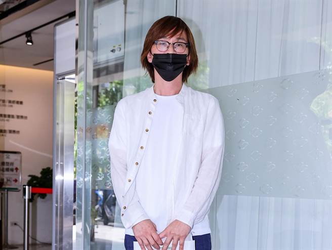 林隆璇到场吊唁朱俐静。（罗永铭摄）