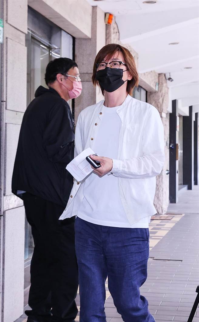 林隆璇到场吊唁朱俐静。（罗永铭摄）