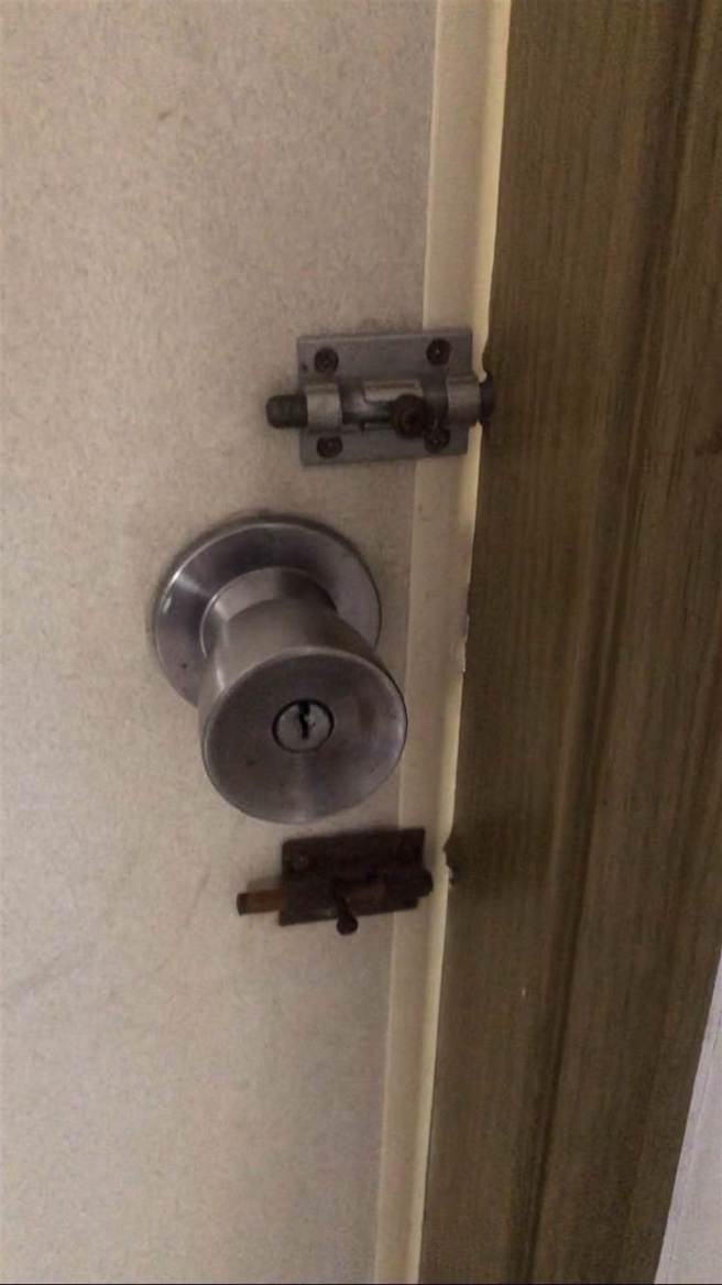 趙男花萬元裝鎖，將女友陳女鎖至房內隔絕毒品。（翻攝照片／崔正綱高雄傳真）