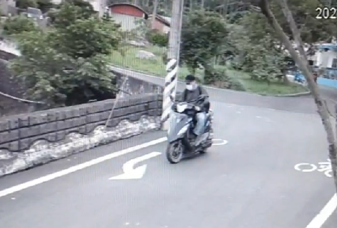 南投4死血案枪手落网 ，现身中清路遭重装警力逮捕。(吴建辉翻摄)