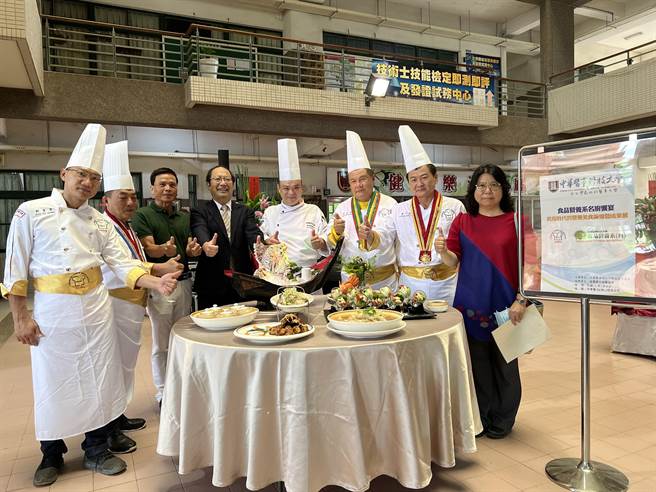 福爾摩沙廚藝協會安排6名料理大師呈現「抗疫時代的營養美食饗宴」。(中華醫大提供／曹婷婷台南傳真)