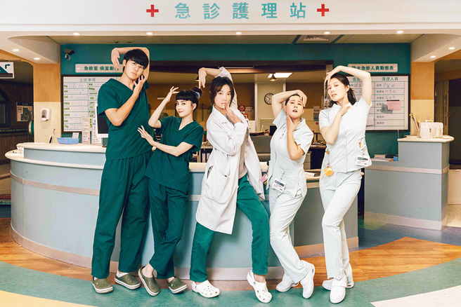 《村裡來了個暴走女外科》改編自劉宗瑀的同名小說，屬於《女外科三部曲》的最後一部，寫出醫療人員的難處、外科的重要性，也希望點燃年輕學子的醫療熱忱。(圖片提供/公共電視)