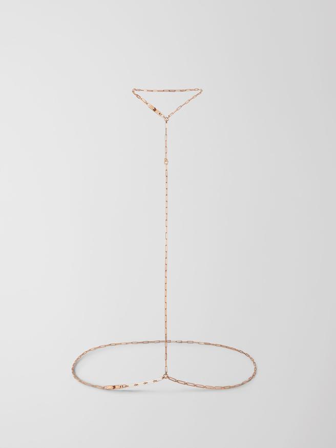 愛馬仕Kelly Chaine玫瑰金鑲鑽貼身珠寶，結合頸鍊與腰鍊，珠寶與身體合而為一， 75萬8600元。（Hermes提供）