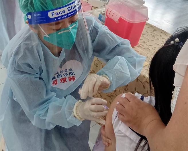 中央流行疫情指挥中心15日公布桃园新增2711例本土个案，市府卫生局长王文彦表示，相较昨14日2813例，桃园疫情单日下降3.63％。（本报资料照片）