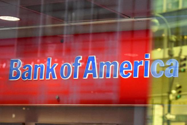 美国银行（Bank of America）在疫情期间「搞砸」国家发放的失业救济金计画，因此遭处1亿美元罚金。（图/ 路透社）