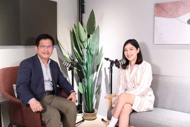 民进党新北市长参选人林佳龙（左）。（图／取自林佳龙脸书）