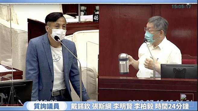 台北市议会下午进行市长施政报告及答询，国民党议员李明贤关心大眾运输。（摘自北市府直播）