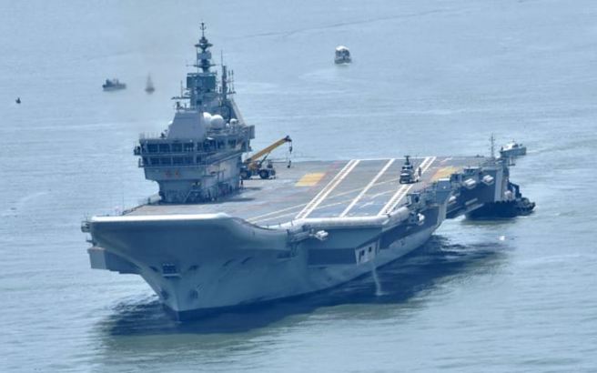印度第一艘自製航母「維克蘭特」號（INS Vikrant）10日完成攸關主要裝備和系統第4階段海試。（印度海軍）