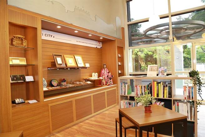 嘉义市「文创＋1制造所」进在嘉义市立博物馆，空间敞亮。（廖素慧摄）