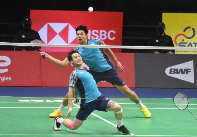 盧敬堯（後）、楊博涵在新加坡公開賽不敵印尼對手，止步男雙8強，圖為兩人5月參加湯姆斯盃比賽照。（中央社）