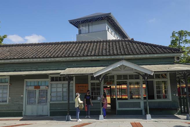 阿里山林铁北门车站建于1910至1912年间，以阿里山红桧为建材的典型日式车站，一度曾遭祝融，后经重建保留原本风貌，为嘉义市定古蹟。（黄子明摄）