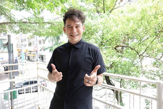 倪安东婚后满面春风。（全民大剧团提供）