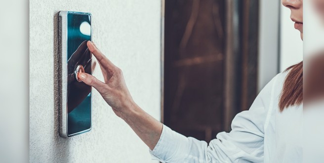 网友发文回忆消失的职业，意外引出「电梯先生」分享工作经验。（示意图／shutterstock）

