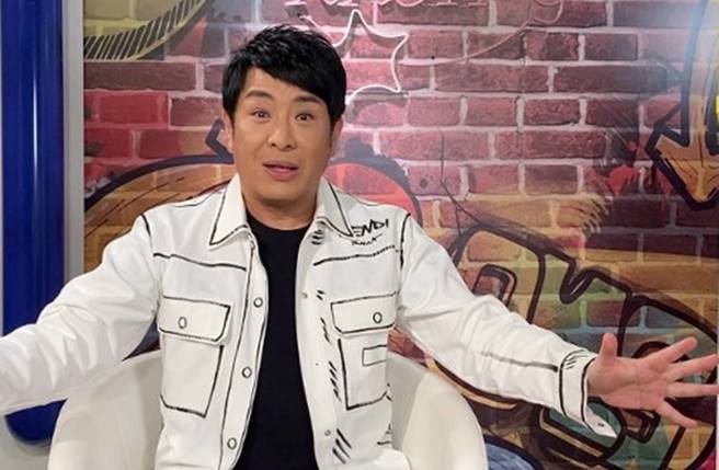 梁思浩重返TVB主持選秀節目《通靈之王》。(圖／翻攝自東網)