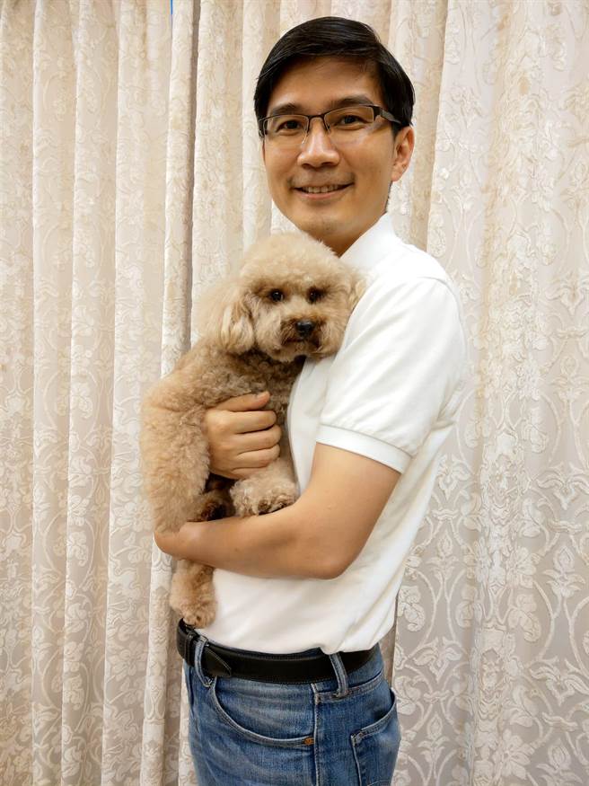 台北市长选战开打，连动市议员参选小鸡布局。国民党近日规画将报准在台北市大安文山区市议员初选因青年加权制度惜败的下一代幸福联盟理事长曾献莹参选该区市议员。党务人士说，此布局能帮市长参选人蒋万安抢攻教会选票。（截自曾献莹脸书）