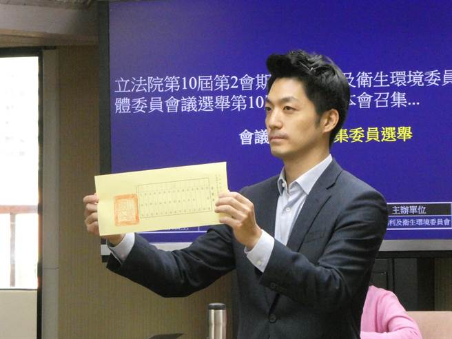 民进党台北市长参选人陈时中确立由竞选团队立委吴思瑶任总干事，相对于此，国民党台北市长参选人蒋万安则锁定由立委林奕华任未来竞选总部总干事，而前马市府民政局长何鸿荣也率「蒋万安之友会」进竞选办公室任干事长助选。（周志豪摄）