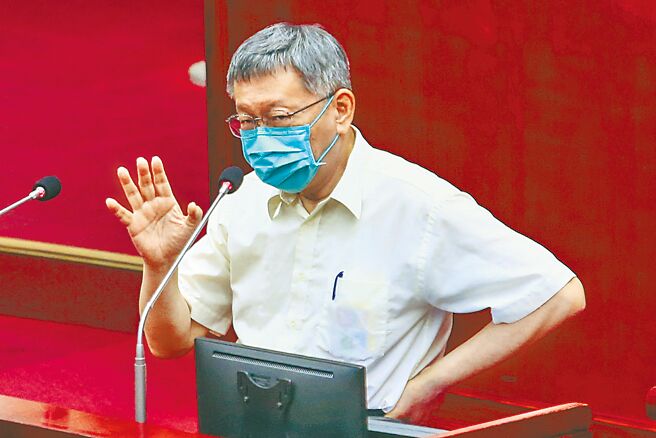 台湾博物馆、空军总部旧址土地争议延烧，文化部长李永得要求北市拿出空总备忘录，遭北市府发言人陈智菡回呛混淆视听、「竹篙凑菜刀」，民进党市议员吴沛忆则轰市府误导，台北市长柯文哲回酸，事情源头是文化部，来骂市府干嘛，这是哪一门的选举策略？（邓博仁摄）