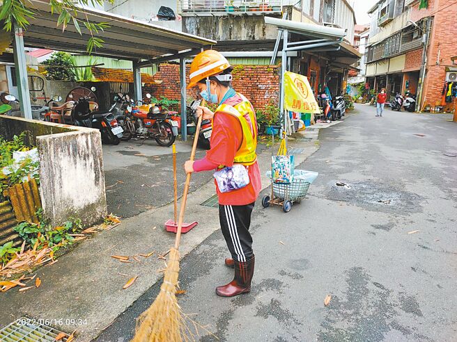 新北市府釋出733個安心上工職缺，內容以量體溫、清潔環境等為主，即日起開放申請。（新北市勞工局提供／陳慰慈新北傳真）