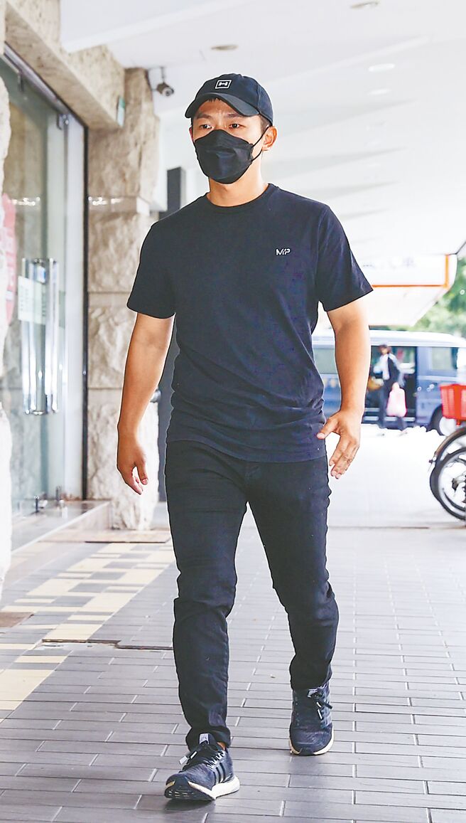 蔡昌宪昨前往致哀，对好友辞世非常不舍。（罗永铭摄）