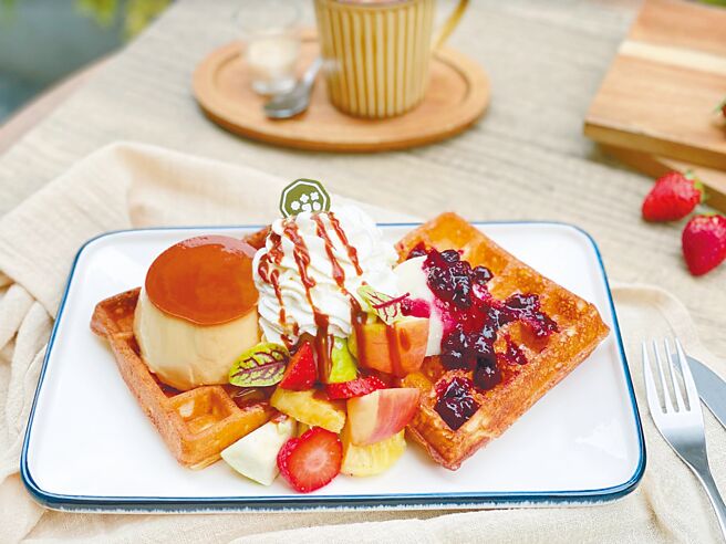 京站的糀日和Kouji Cafe「糀芙松饼生乳布丁纤果焦糖」，358元。（京站提供）