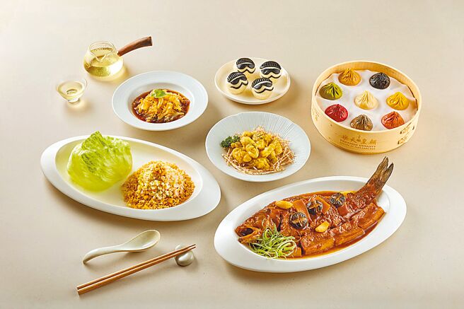 顶级餐饮乐天皇朝从18日起至8月31日，向经典上海菜致敬，严选５道主厨推荐佳肴，以道地的功夫美食，畅游海味旬鲜（见图）。（乐天皇朝提供）