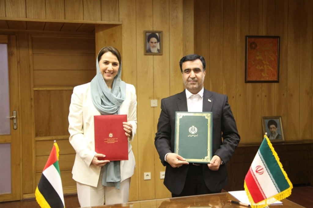7月13日阿拉伯联合大公国气候变迁部长Mariam Almheiri与伊朗环境部副总裁兼负责人Ali Salajegheh博士签署了一项关于联合应对沙尘暴的协议。（图：阿联外交部）(photo:ChinaTimes)