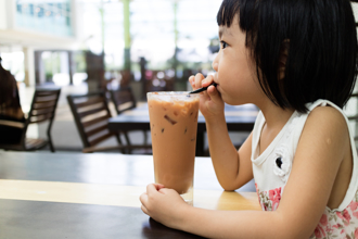 每天喝飲料「糖份爆量」 專家曝恐怖下場：小孩超危險