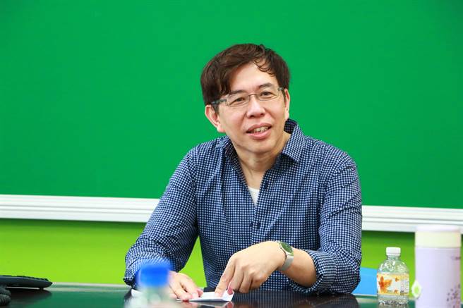 致理科大讲座教授陈超明认为，「语言」是给小孩最珍贵的礼物。（陈超明提供／林志成台北传真）