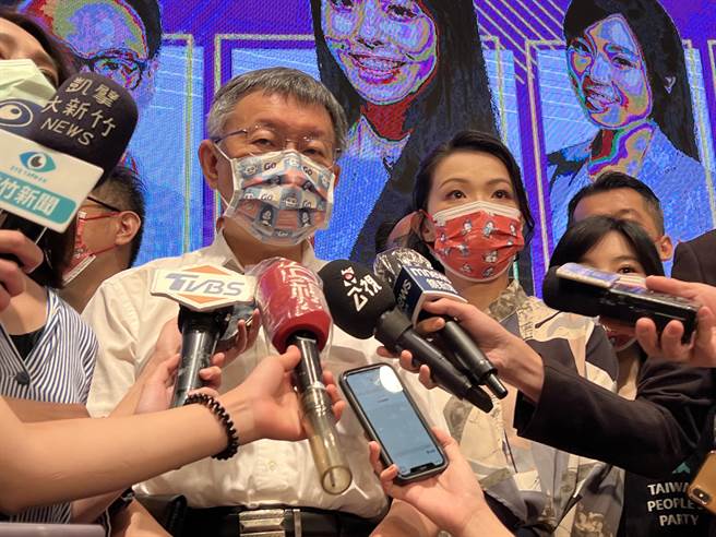 台北市长柯文哲16日到新竹市力挺高虹安，面对沈慧虹主打交通专业，柯反问这几年新竹交通如何。（王惠慧摄）