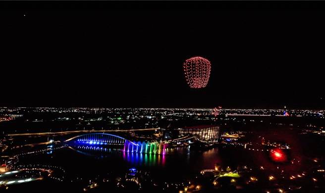 故宫南院无人机秀「天灯」。（故宫南院提供／廖素慧嘉县报导）