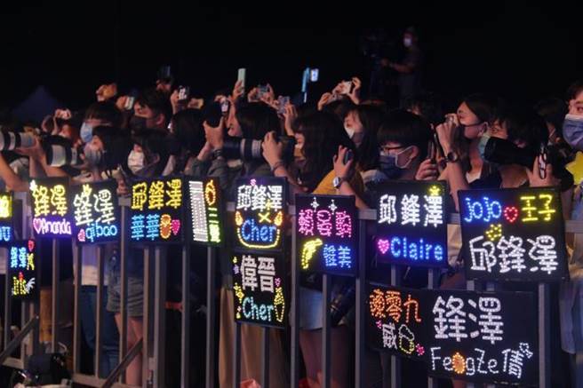 苗栗县政府连续2天在竹南运动公园举办山酿音乐季，年轻乐迷嗨爆现场。（苗栗县政府提供／谢明俊苗栗传真）