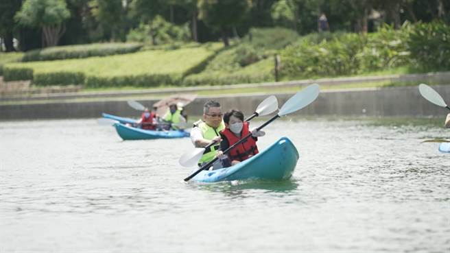 台中市趣味龙舟拔河暨亲子独木舟趣味竞赛，今、明两日在丰原葫芦墩公园举行。（台中市运动局提供／陈淑娥台中传真）