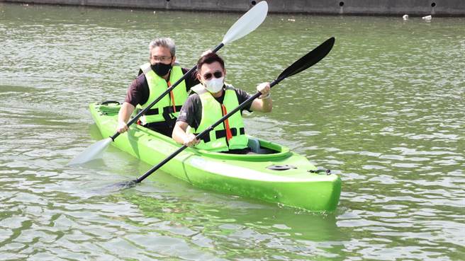 台中市趣味龙舟拔河暨亲子独木舟趣味竞赛，今、明两日在丰原葫芦墩公园举行，立委江启臣也共襄盛举。（江启臣提供／陈淑娥台中传真）