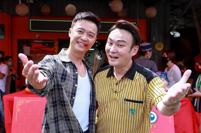 何豪杰（左）3年后再拍八点檔，每天只吃一餐、还做200下伏地挺身维持体态。（民视提供）