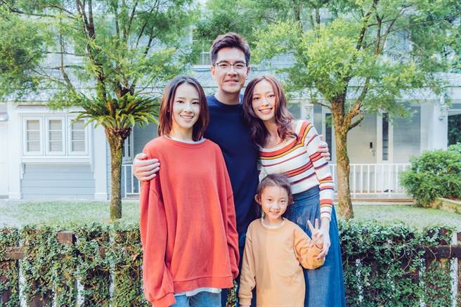 由卢以恩（左起）、王传一、姚以缇等主演的《科学少女》获选今年桃园电影节开幕片。（桃园电影节提供）