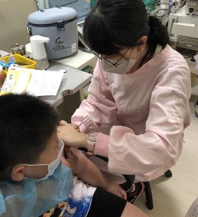 金門地區兒童第2劑疫苗已有1204人完成接種，地區基礎劑覆蓋率已達36.20％。（縣府提供）