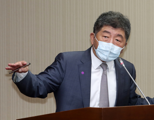 卫福部长陈时中参选台北市长，后援会贴出他的年轻照竟称「帝王面相」。（图／本报资料照）