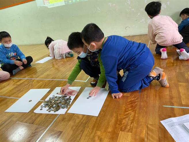 苗栗家扶中心安排弱势家庭幼儿学习理财。（苗栗家扶中心提供／谢明俊苗栗传真）