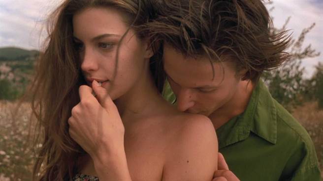 丽芙泰勒在《偷香》中有相当逼真的性爱戏。（车库娱乐提供）